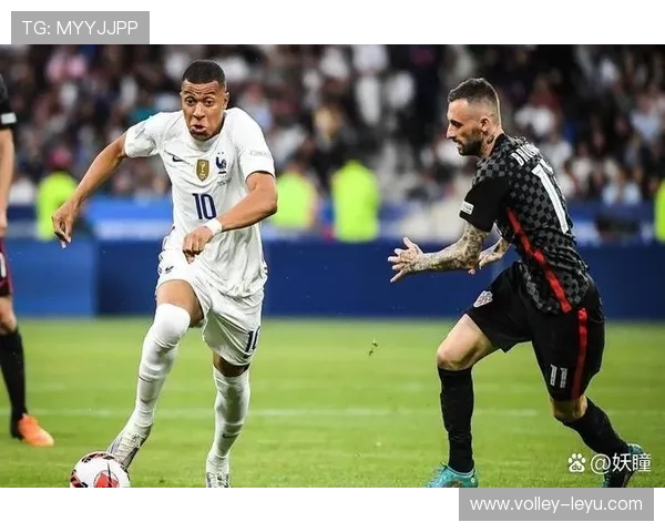 足球巨星技巧揭秘 全面解析梅西C罗等顶级球员训练秘笈