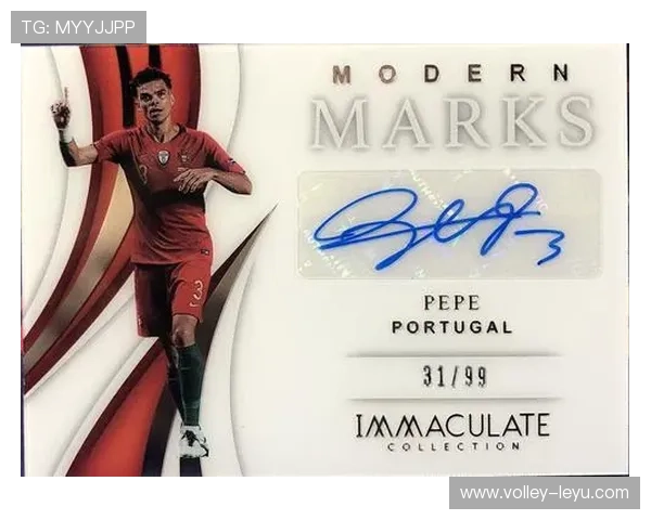 足球球星卡对比：Topps与Panini哪一品牌更具收藏价值